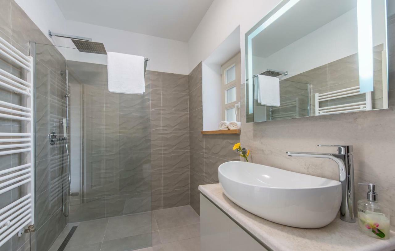 Design And Luxury Villa With Pool Kukci Exteriör bild